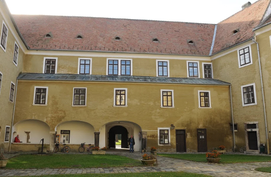 Óvári Castle, Hungary